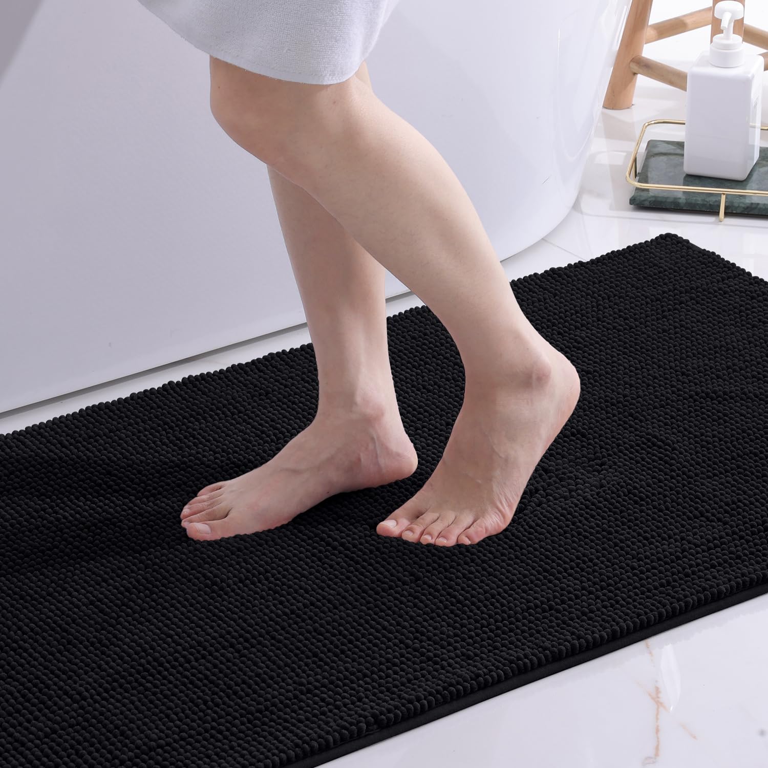 smiry Non Slip Chenille Bath Mat, 60 x 90 cm, Extra Soft Bathroom Mat, Super Absorbent Fluffy Bath Mats for Bathroom Floor, Machine-Washable Dry Bath Rug Foot Mat, Black