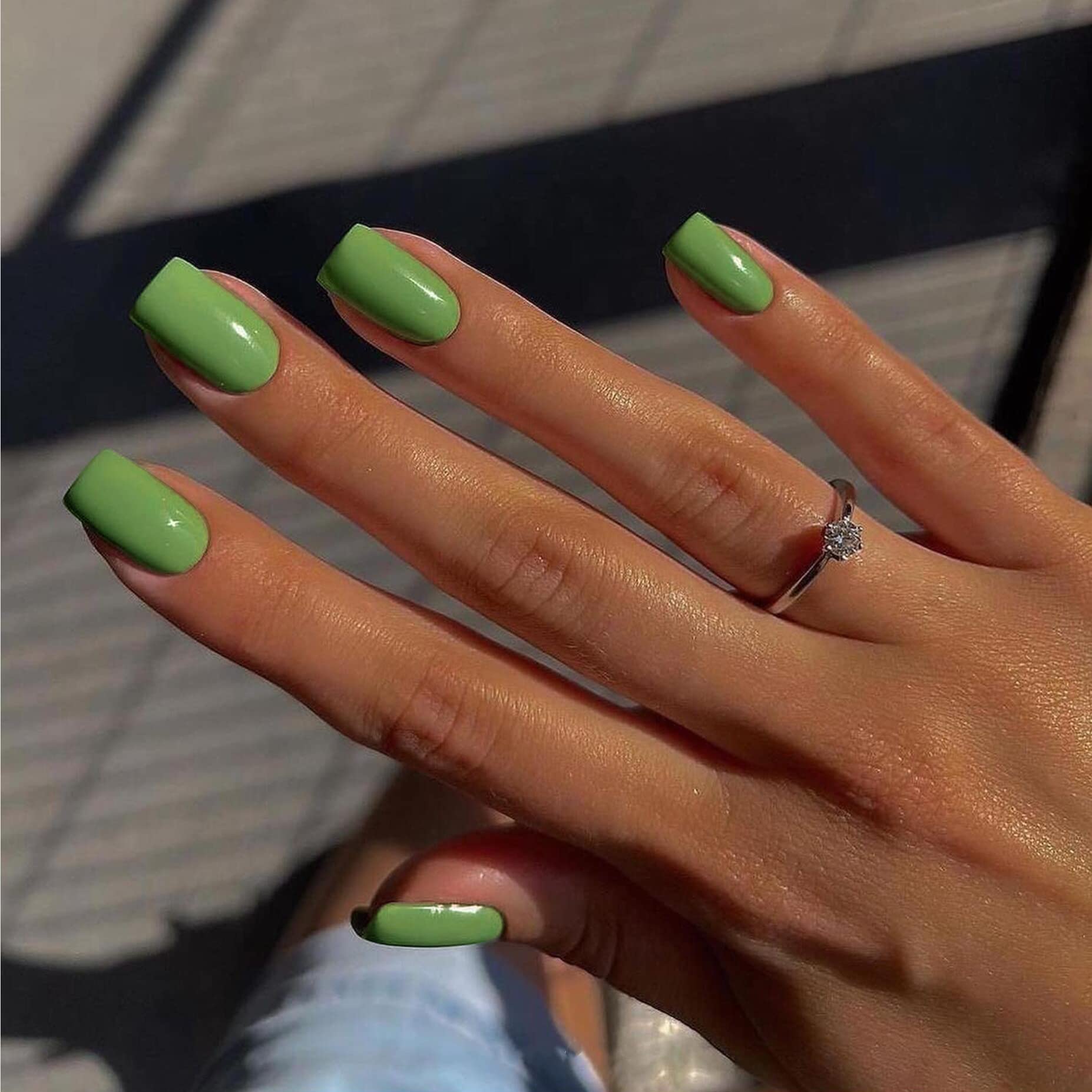 Green Press on Nails Medium Square KXAMELIE Natural Acrylic Glue on Nails Medium Length Coffin Nails Press ons Short Gel Nails Reusable Fake Nails 2024 Trendy Solid Color False Nails 24Pcs