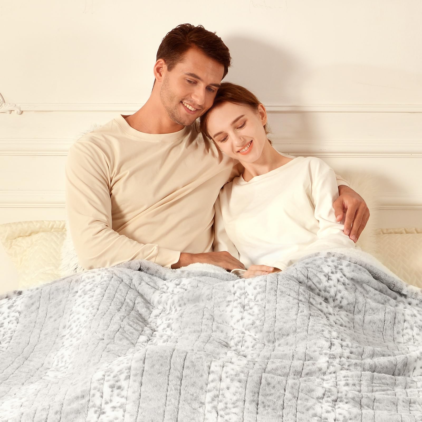 Photo 1 of Bearhug Electric Blanket Heated Blanket Full Size 77"x 84" Warm Heating Blanket Gift Reversible Faux Fur & Sherpa 10 Heating Levels & 1-12H Auto Off, Machine Washable, Over-Heat Protect, ETL Certified