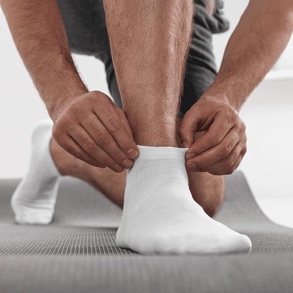 EASETOE 8 PAIRS MEN’S ANKLE SOCKS – 80% LONG-STAPLE COTTON LOW CUT FOR RUNNING, SPORTS & SNEAKERS – BREATHABLE, MOISTURE WICKING, REINFORCED TOE & NON-SLIP Y-HEEL