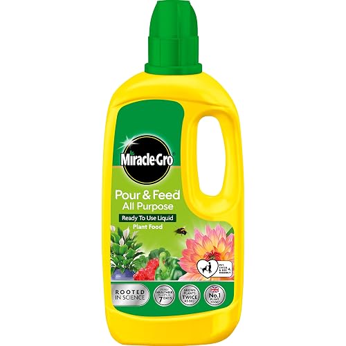 Miracle-Gro Pour and Feed Liquid Plant Food, 1L