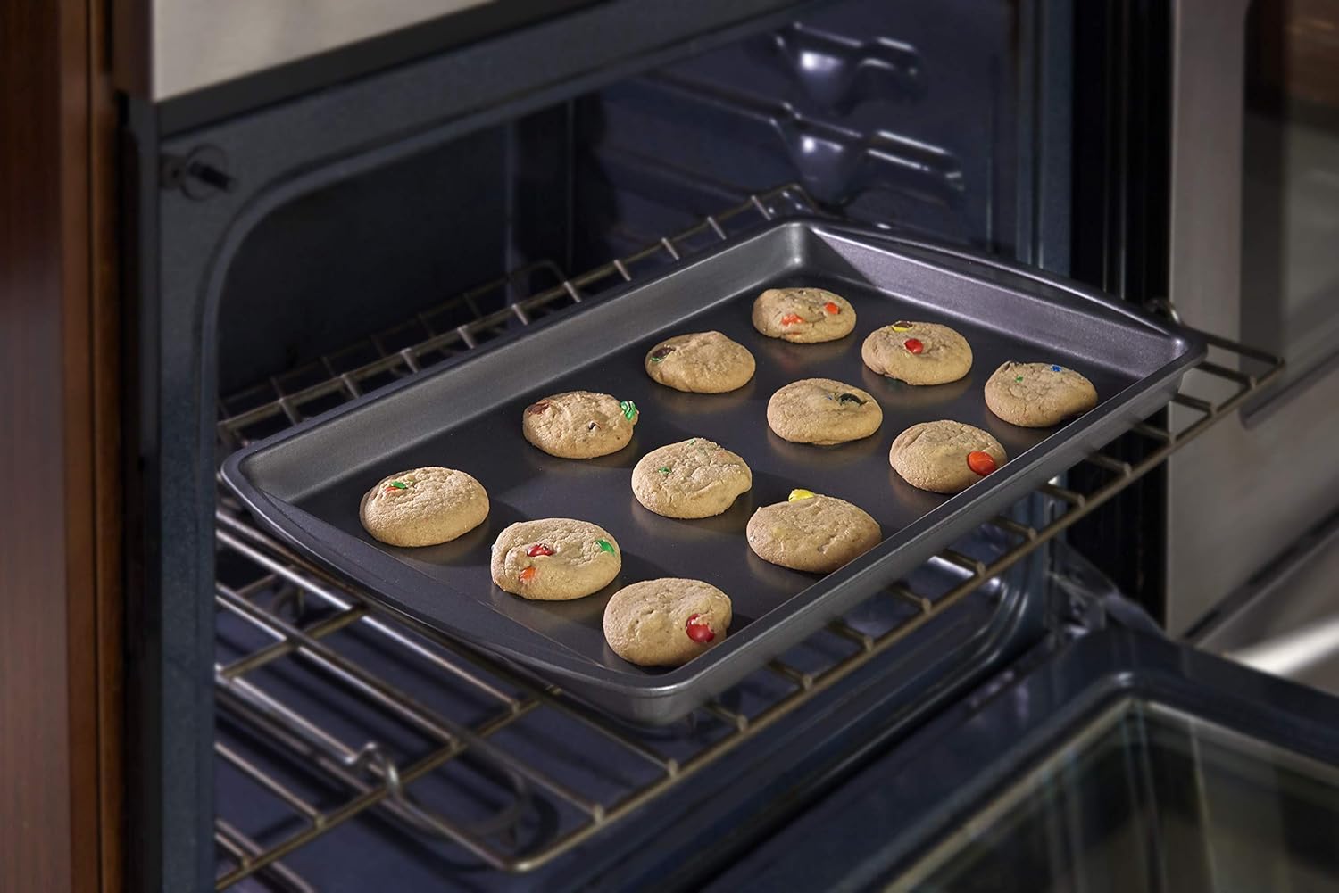 Betty CrockerSet of 3 Non-Stick Cookie and Baking Sheets - Includes Large, Medium, and Small Cookie Sheet. Non-stick Coated Steel and Dishwasher Safe: Kitchen & Dining