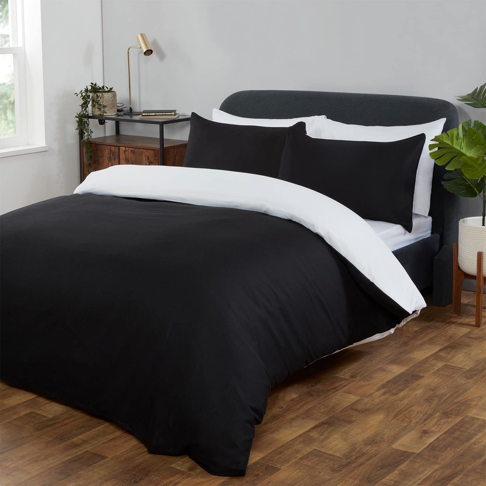 Brentfords Double Duvet Set, Super Soft Warm Luxurious Plain Dyed Reversible Quilt Duvet Cover Microfibre Double Bedding Set with 2 Pillowcases, Black/White