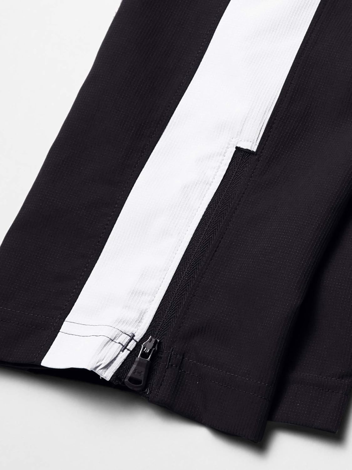 Under Armour Boys' Woven Training Track Pants: Clothing