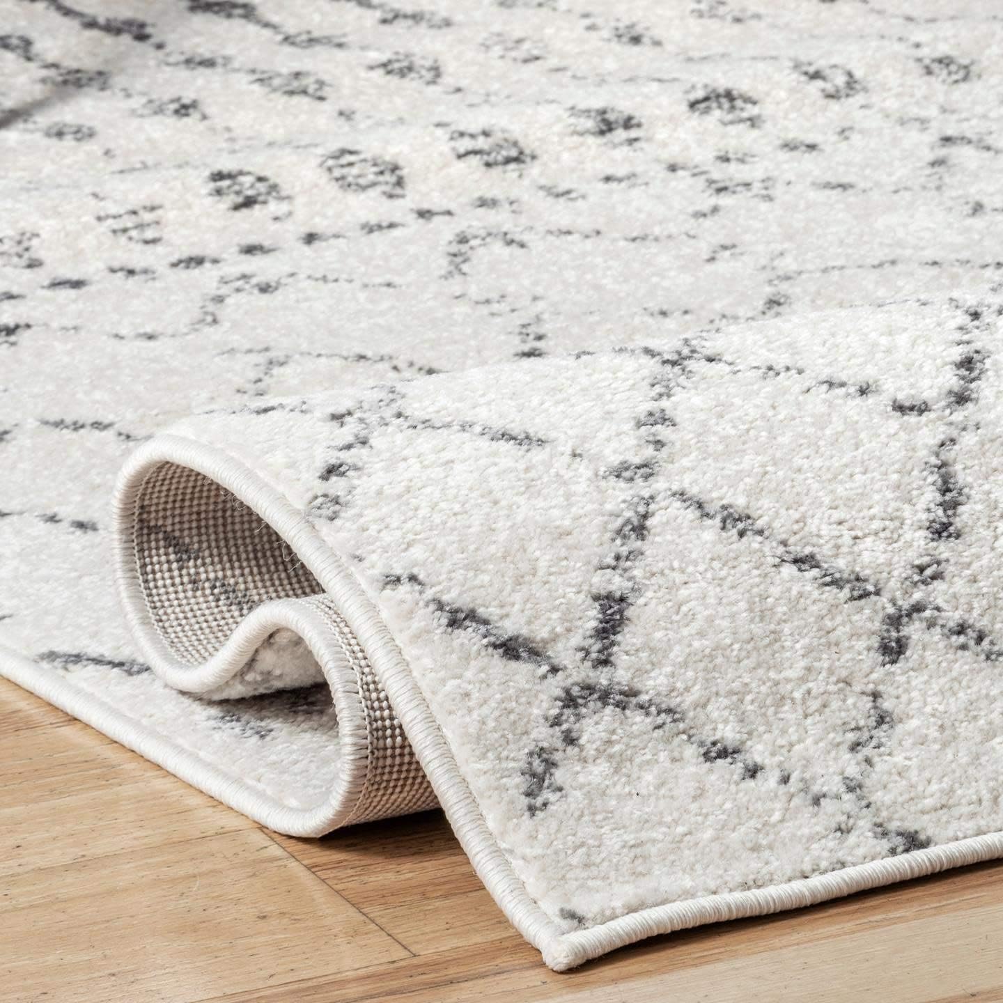 nuLOOM Moroccan Blythe Area Rug, 5' x 7' 5", Grey/Off-white: Furniture & Decor