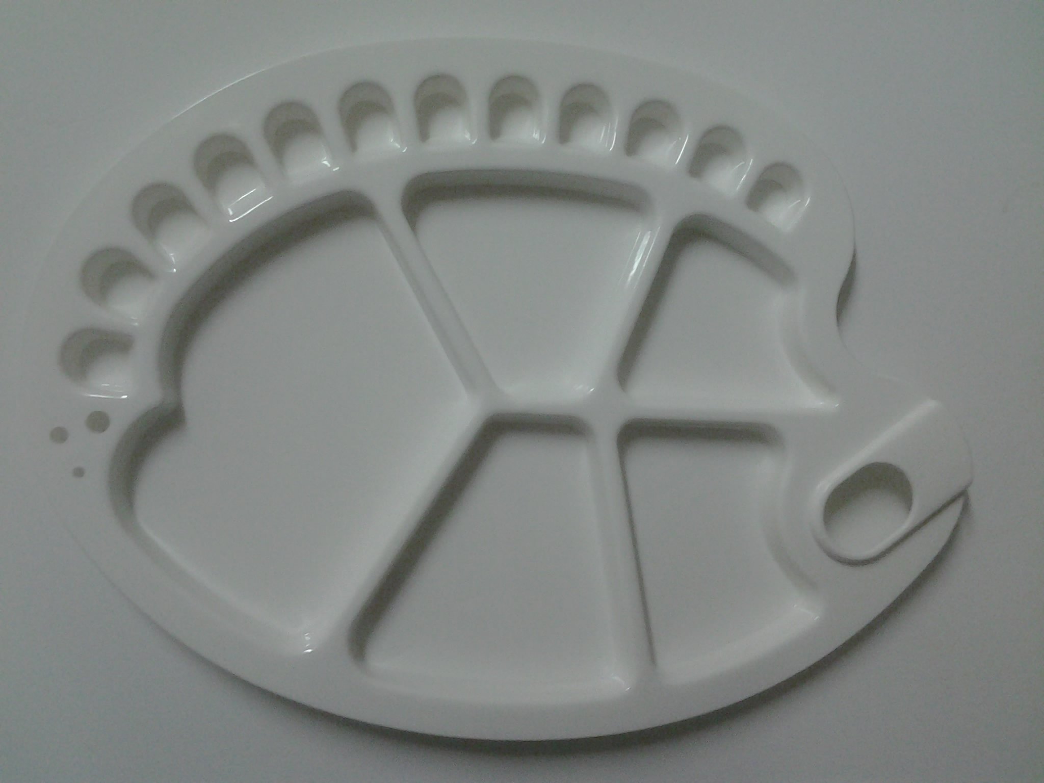 Plastic Oval Palette 25 x 35 cm