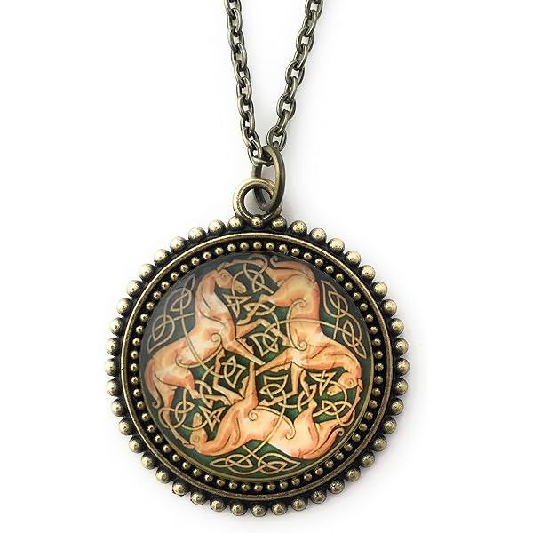 Collana Epona: ciondolo in argento raffigurante la dea celtica del Collana Epona: ciondolo in argento raffigurante la dea celtica del