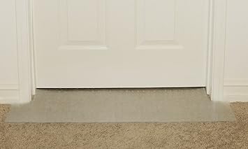 cat claws carpet at door