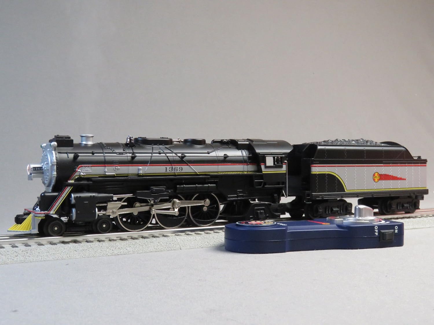 santa freight lines lionchief set