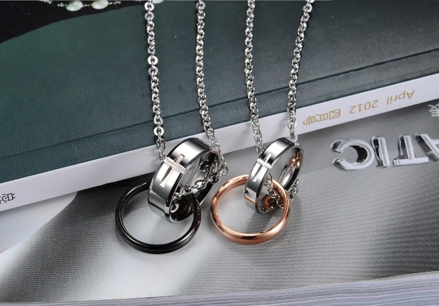 JewelryWe Nueva moda Anillos Dobles de Novios Acero Inoxidable Cruz Collares Parejas