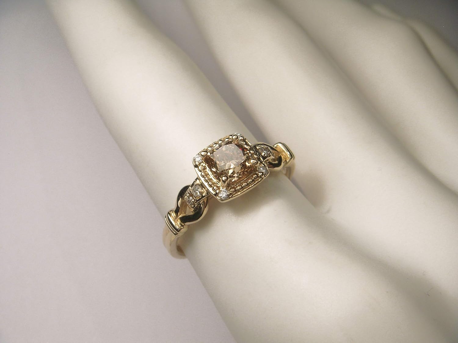 Amazon Com Gorgeous 14k Yellow Gold Cushion Cut Solitaire Fancy