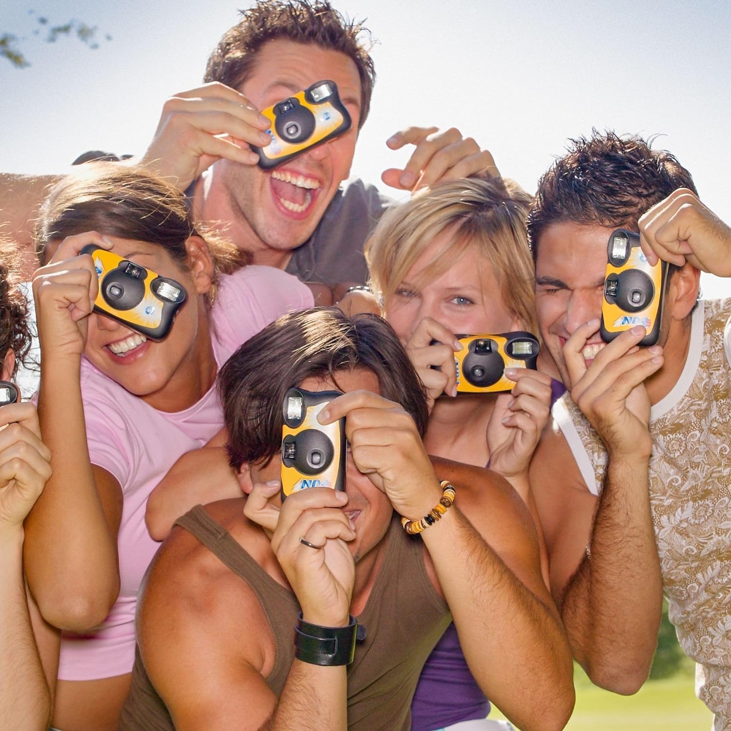 Kodak Funsaver Disposable Camera Bulk one time Single use 7-Pack 27exp 35mm Camera Bundled with Balveli Premium Microfiber Cloths - Bulk Kodak Disposable Film Camera 35mm