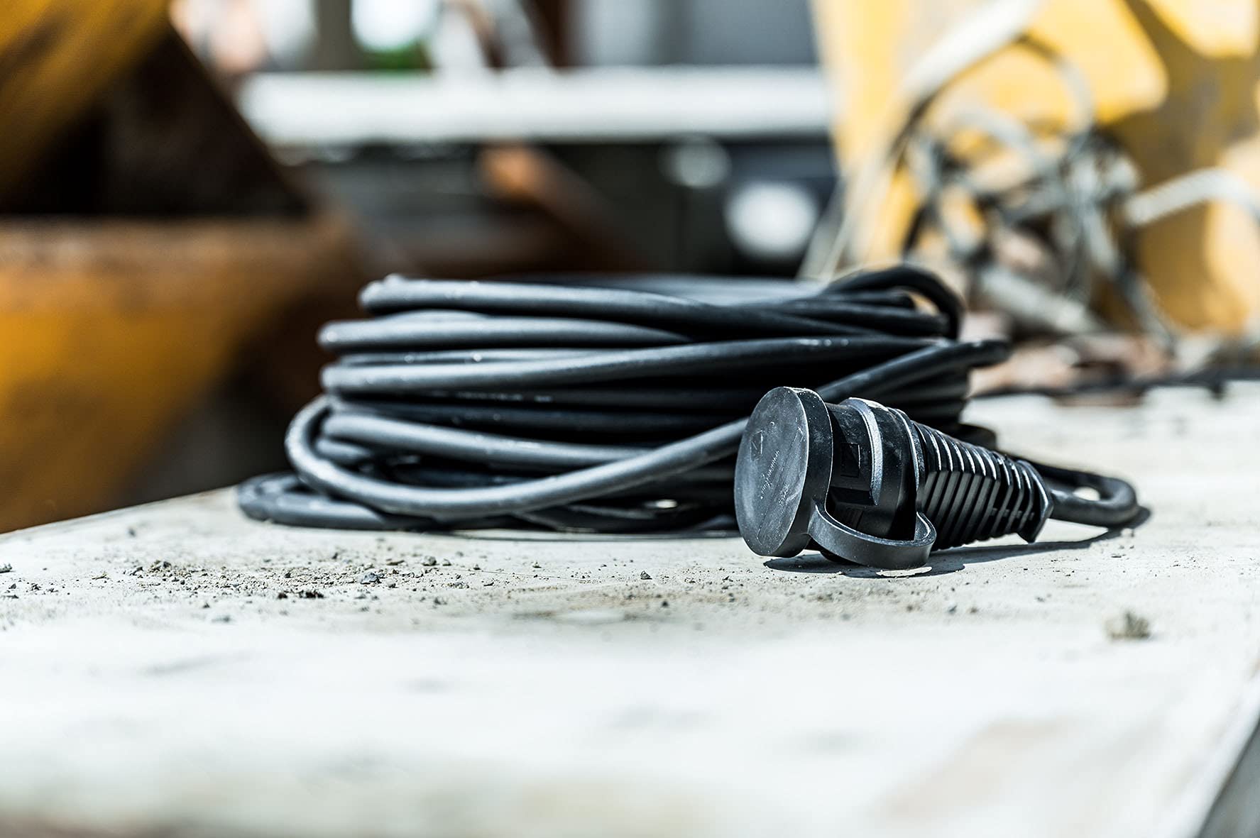 Brennenstuhl Qualitäts-Gummi-Verlängerungskabel (5m Kabel, für den kurzfristigen Einsatz im Außenbereich IP44) schwarz 4