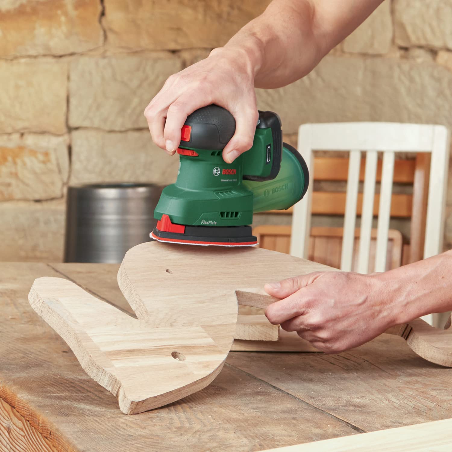 Bosch Akku-Schleifer UniversalSander 18V-10 (ohne Akku; 18 Volt System; für die DIY-Holzbearbeitung; 2x Schleifpapier; im Karton) 4