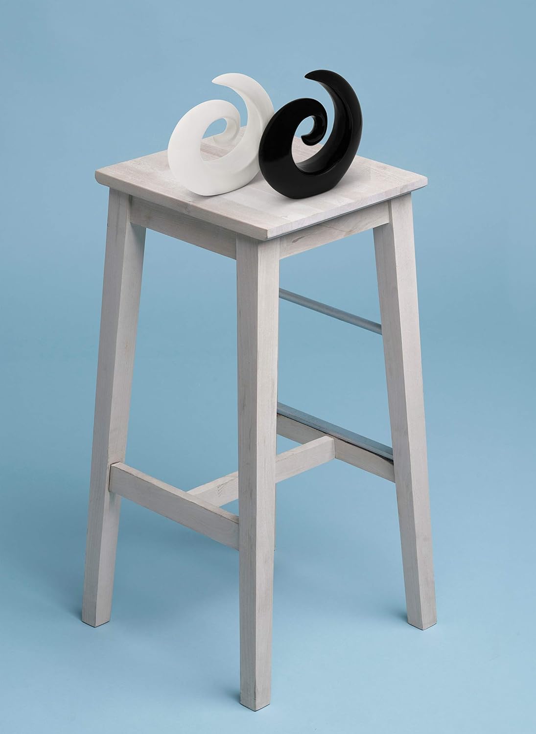 Stylish pair of ceramic sculptures - modern decoration in black & white - deco sculpture - each figurine 16cm high - Image 5
