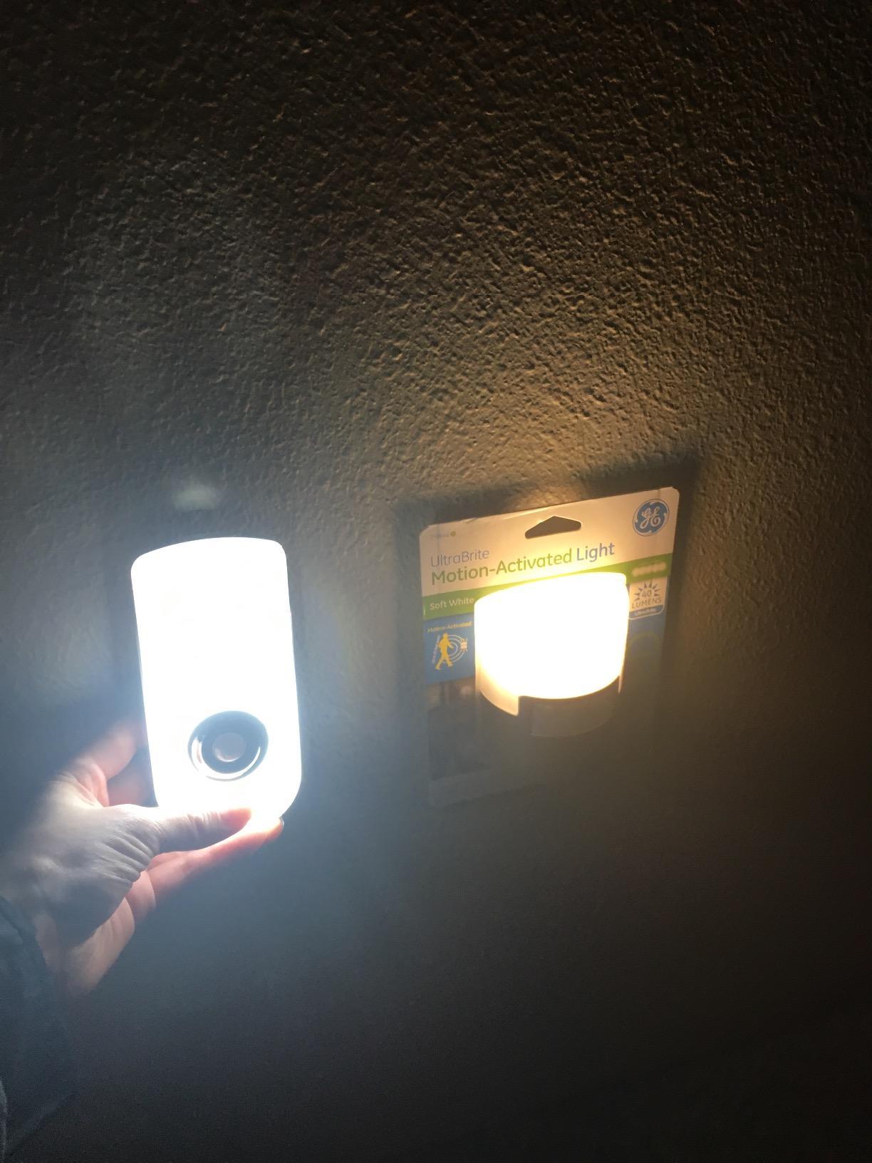 Indoor Motion Detector Sensor Night LED Light PlugIn Electric Socket