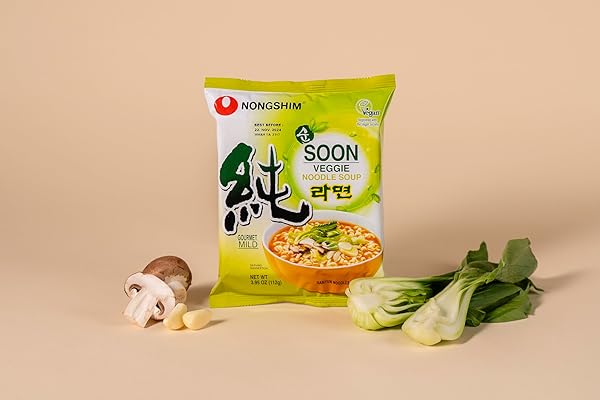 NONGSHIM GOURMET SOON VEGGIE RAMYUN VEGAN 4 PACK, MILD SPICY, DRIED VEGETABLE FLAKES, RAMYUN NOODLES WITH SOUP MIX