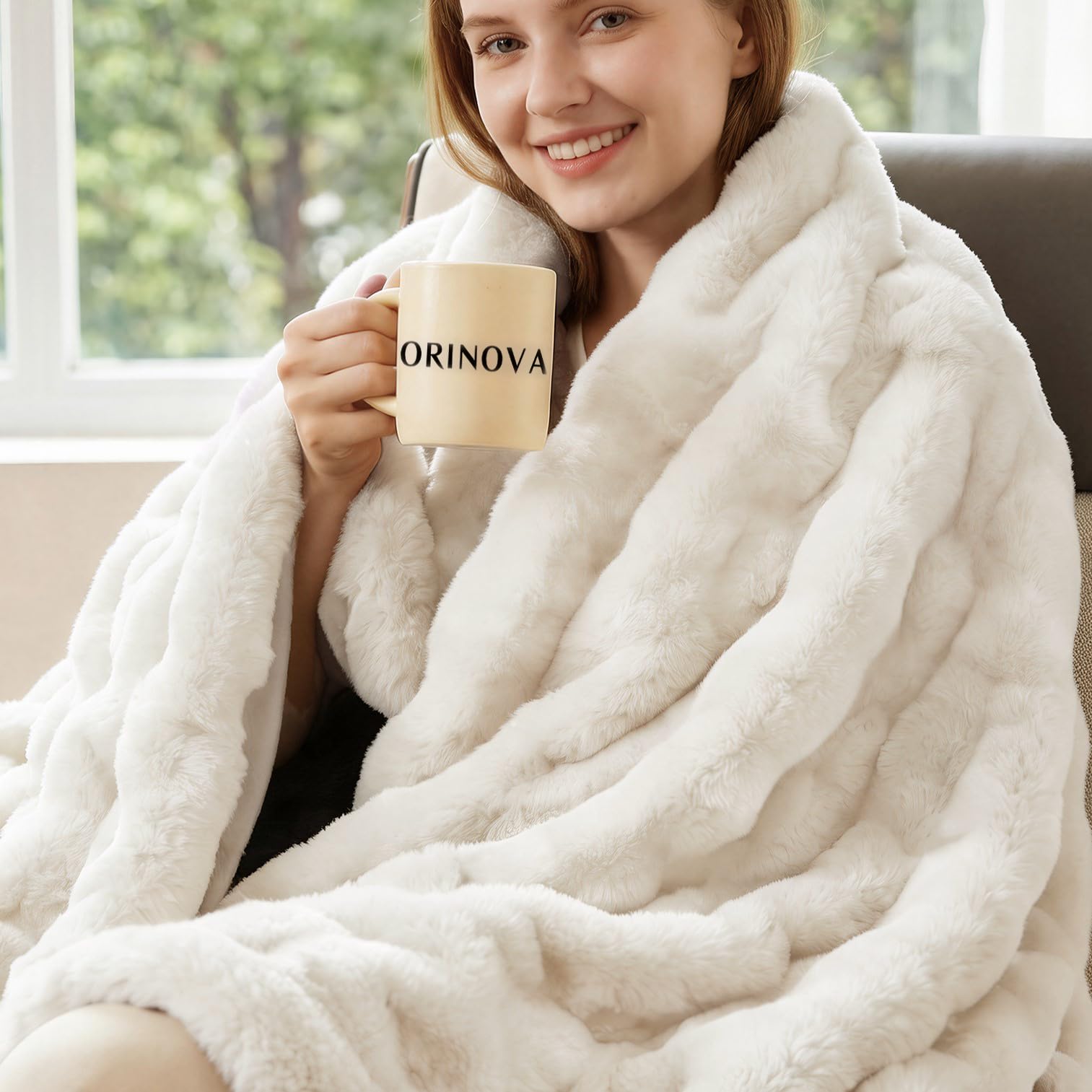 ORINOVA Flauschige Decke Beige 130x150 cm Kunstfell Kuscheldecke Flauschig Felldecke Warm Decken Plüschdecke Sofadecke Kuschelig Wohndecke Bett Fleecedecke