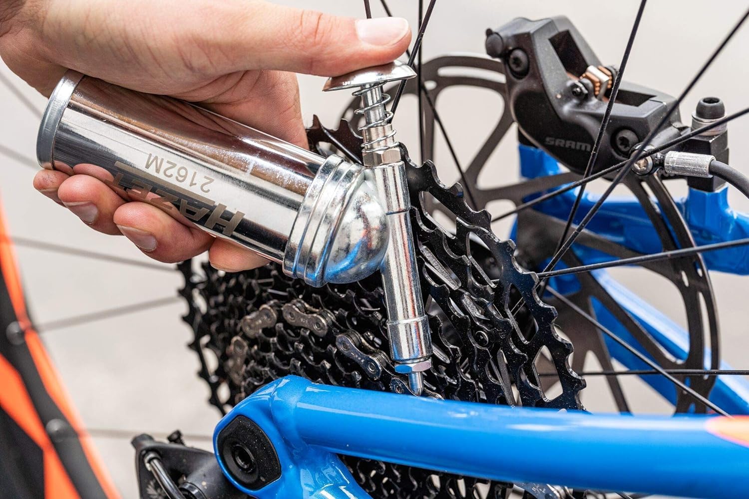 HAZET Mini-Fettpresse 2162M inkl. Schmiernippel in 50 und 90 Grad Ausführung - präzise Dosierung für loses Fett, Füllmenge 80 g - zum schmieren von Maschinen, Fahrrad-Ketten, Schlagschraubern uvm. 7