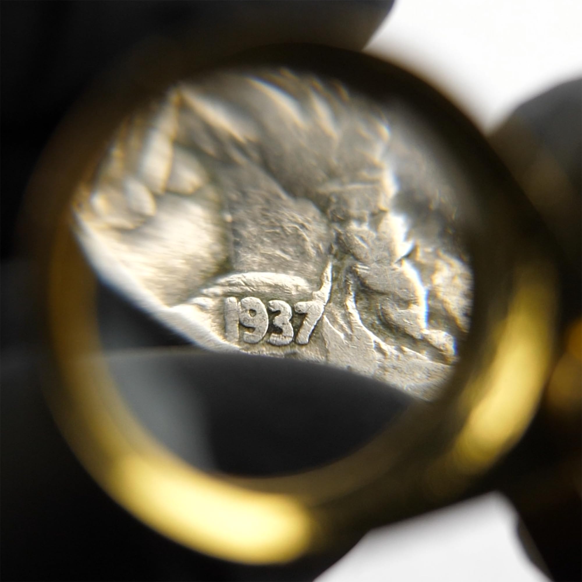 Pineapple 30X Jewelers Loupe Magnifier Foldable Pocket Magnifying Glass Small Jewelry Eye Loop for Jewelers, Gems, Diamonds, Plants, Coins (Gold)