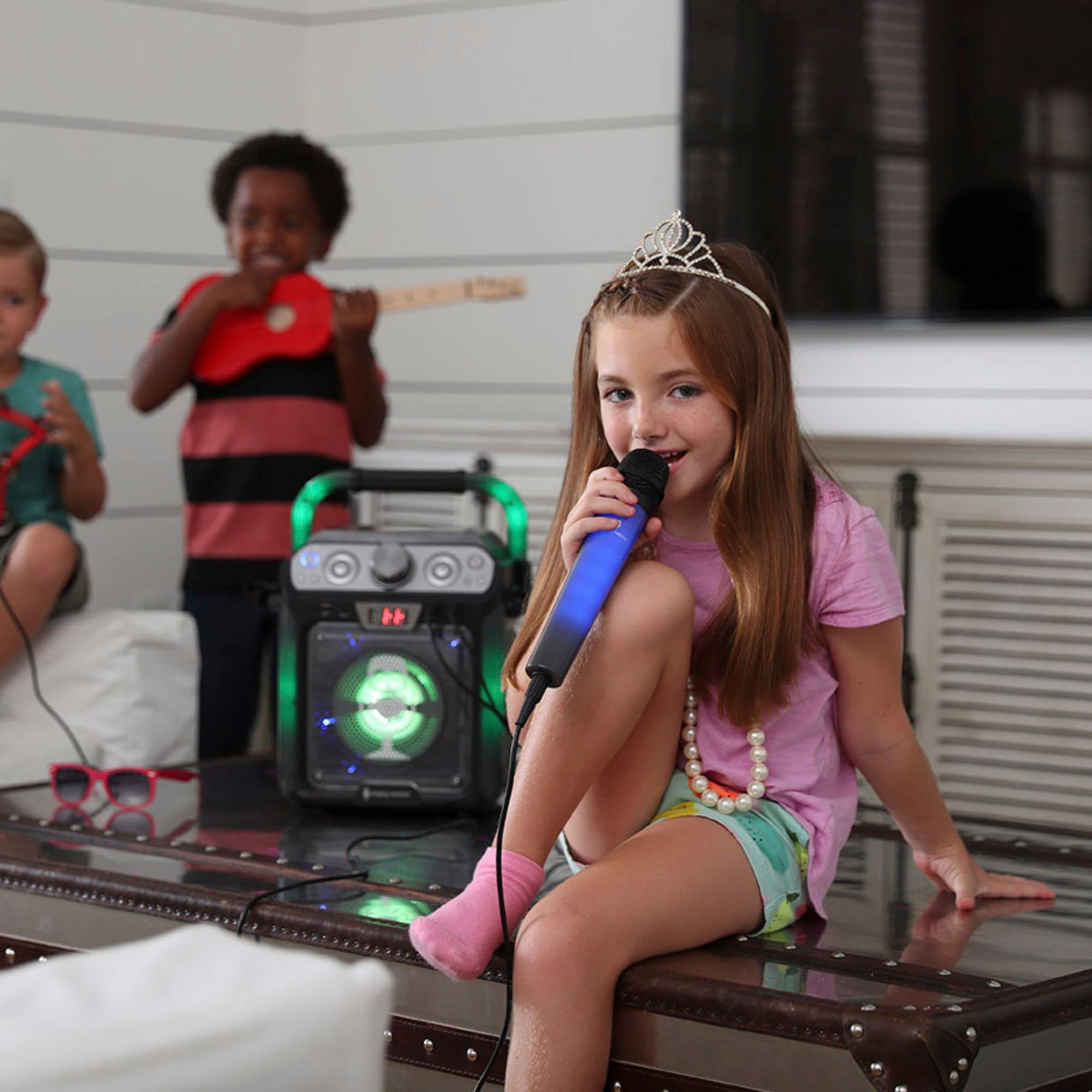 Singing Machine SML682BTBK Groove Cube Karaoke Player with Bluetooth and Echo Control, Battery Powered, Black