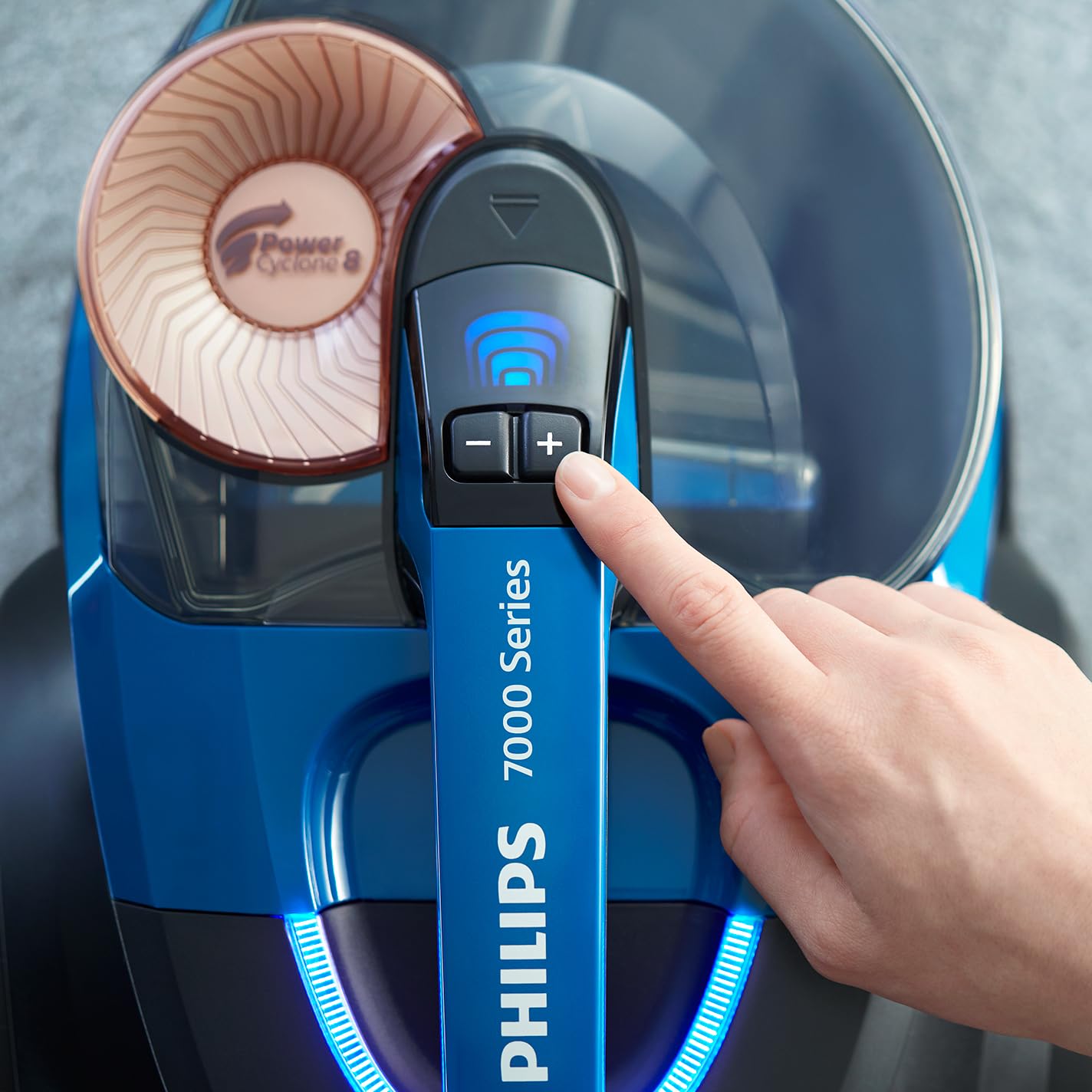 PHILIPS PowerPro Expert Beutelloser Staubsauger – Kompakt, 900-W-Motor, PowerCyclone 8 Technologie für Starke Saugleistung, Multi-Oberflächen-Reinigung, Allergy Lock, Super Turbo Bürste (FC9745/09) 4