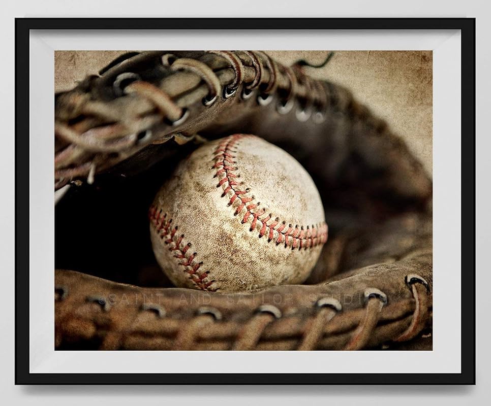 Amazon.com: Vintage Baseball in Catchers mit on Vintage Background