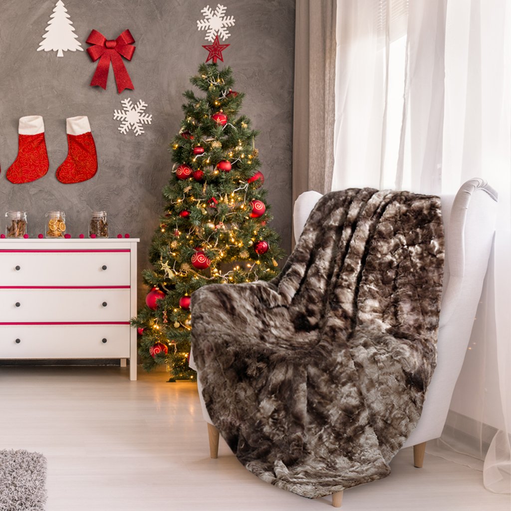 LANGRIA Luxury Super Soft Faux Fur Fleece Throw Blanket Cozy Warm Breathable Lightweight and Machine Washable Dyed Fabric for Winter – Decorative Furry Throw for Couch Bed (60x80\