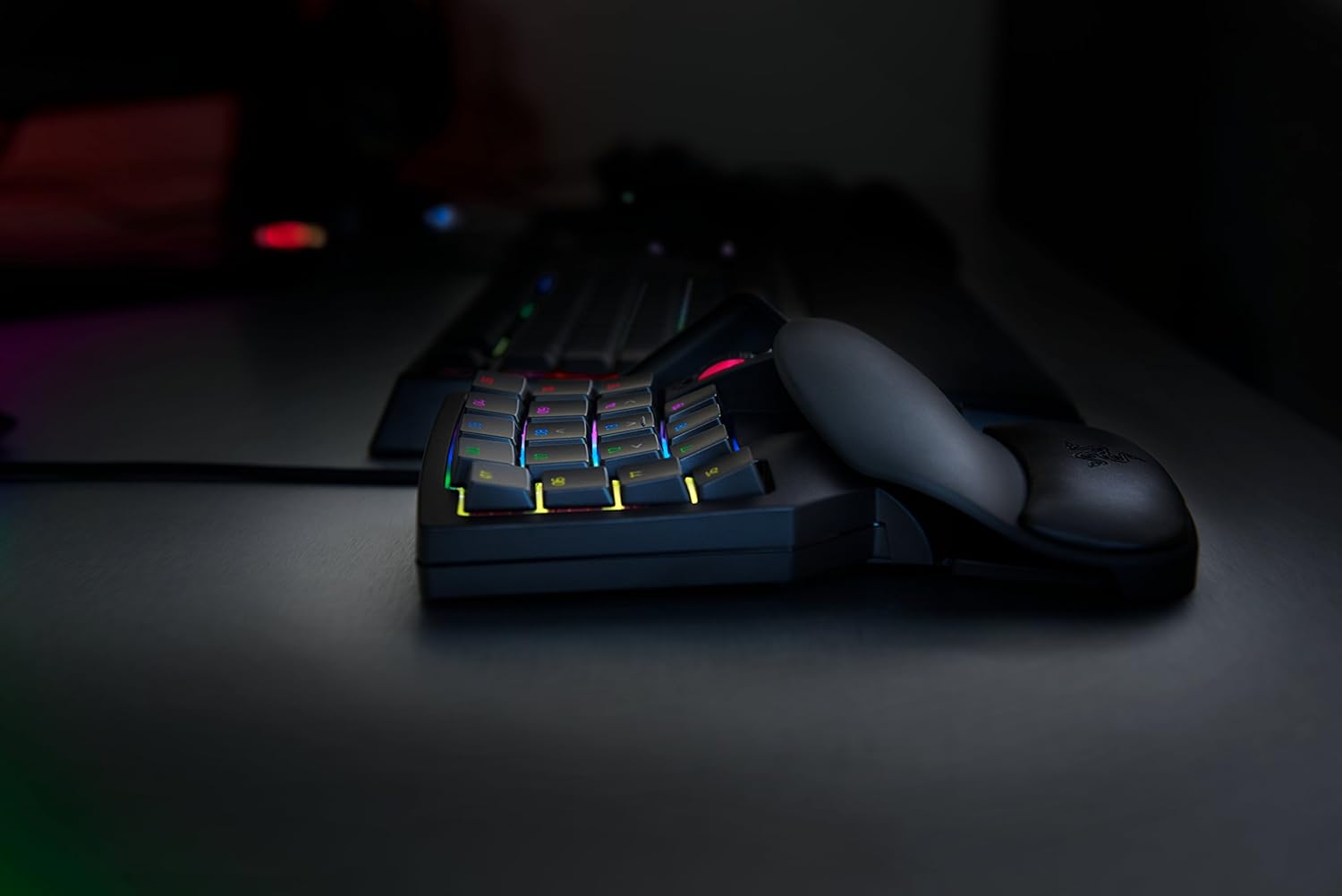 Razer Tartarus v2 Gaming Keypad: Mecha-Membrane Key Switches - 32 Programmable Keys - Customizable Chroma RGB Lighting - Programmable Macros - Classic Black: Computers & Accessories