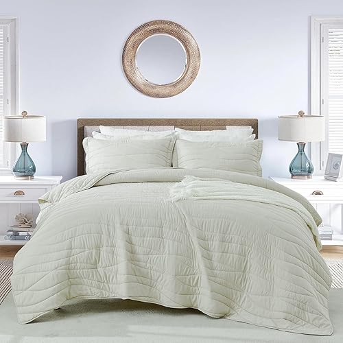 SOElinens Queen Size Quilt Bedding Set, Lightweight Frosty White Quilts Queen Size for All Season, 3 Pieces Modern Style Soft Microfiber Bedspreads Coverlets Set with Wavy Line Embossed Pattern