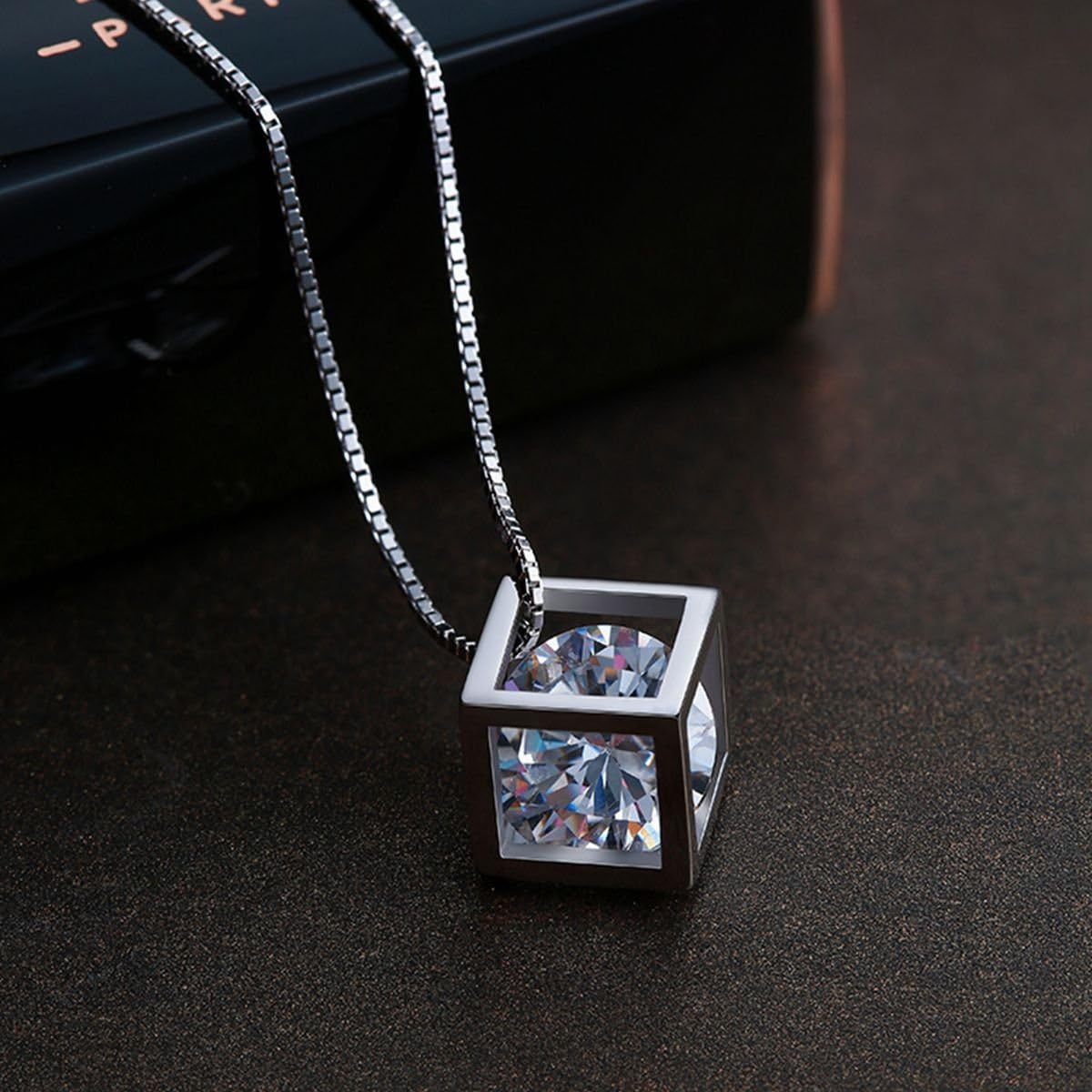 подвеска куб. кулон квадрат с кристаллами. кулон куб. подвеска серебряная кубик. подвеска кубик золото.