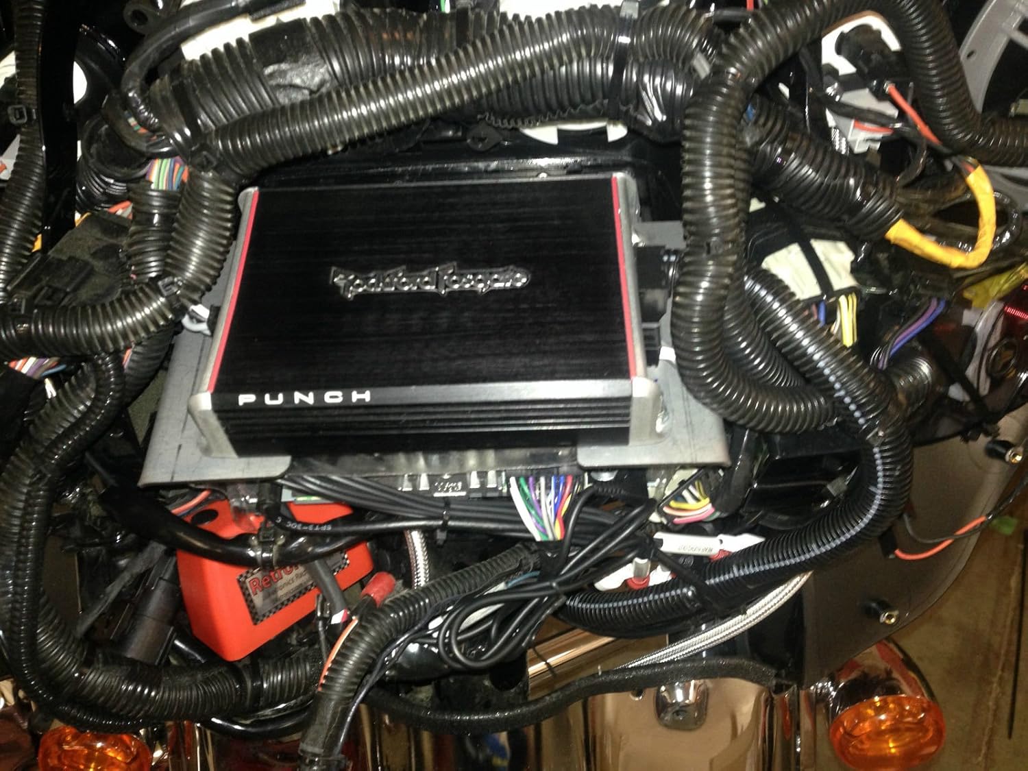 Harley Davidson Wiring Kit and Amplifier mount fits batwing bikes with