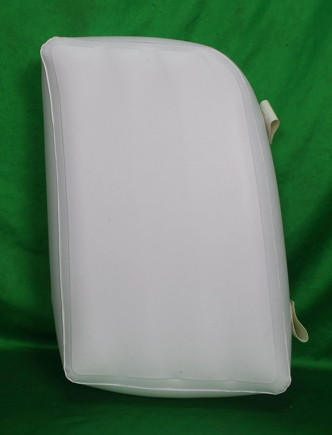 Jet Creations Inflatable Car Backseat Divider seperates children so