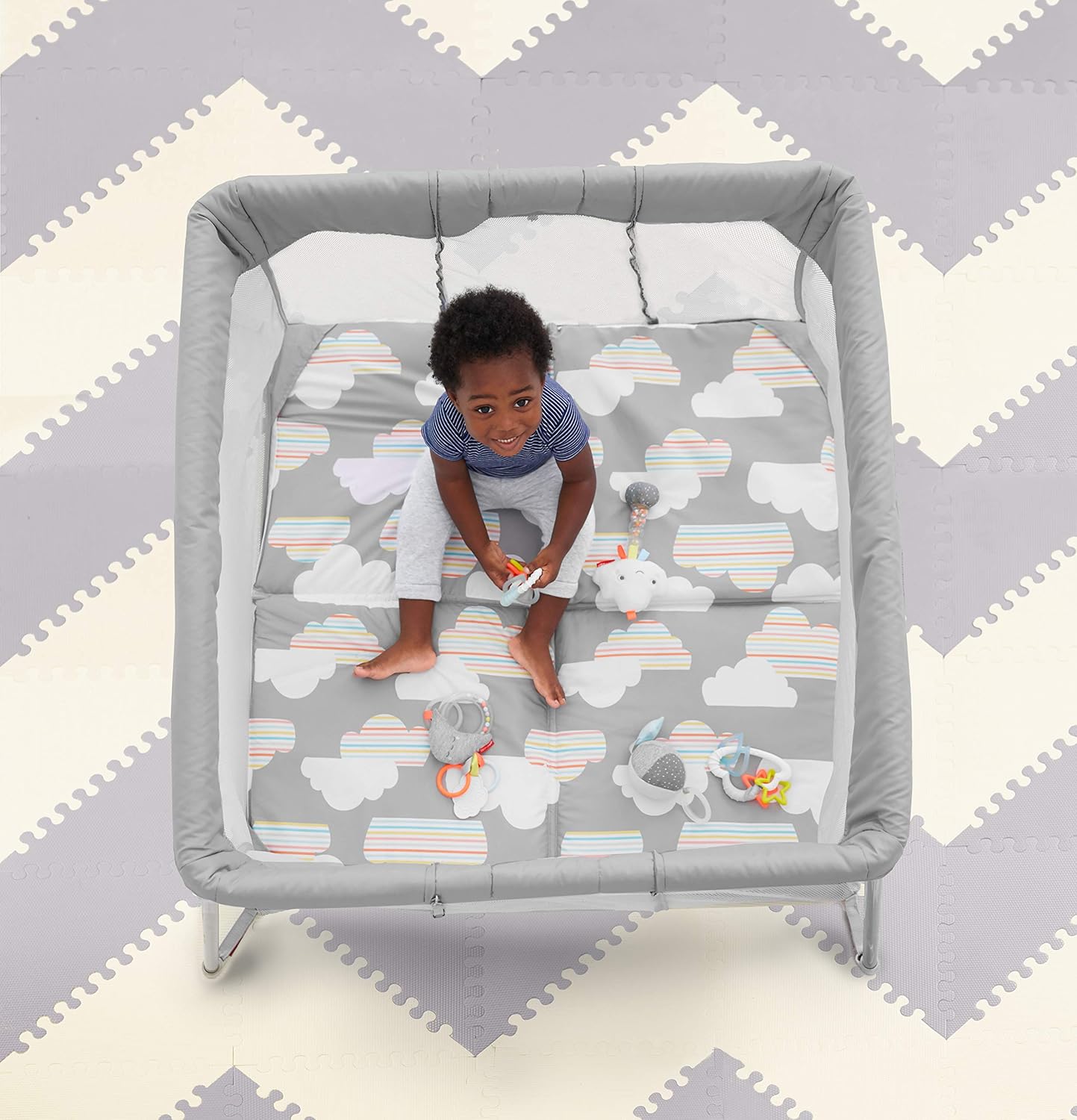 skip hop play to night travel crib