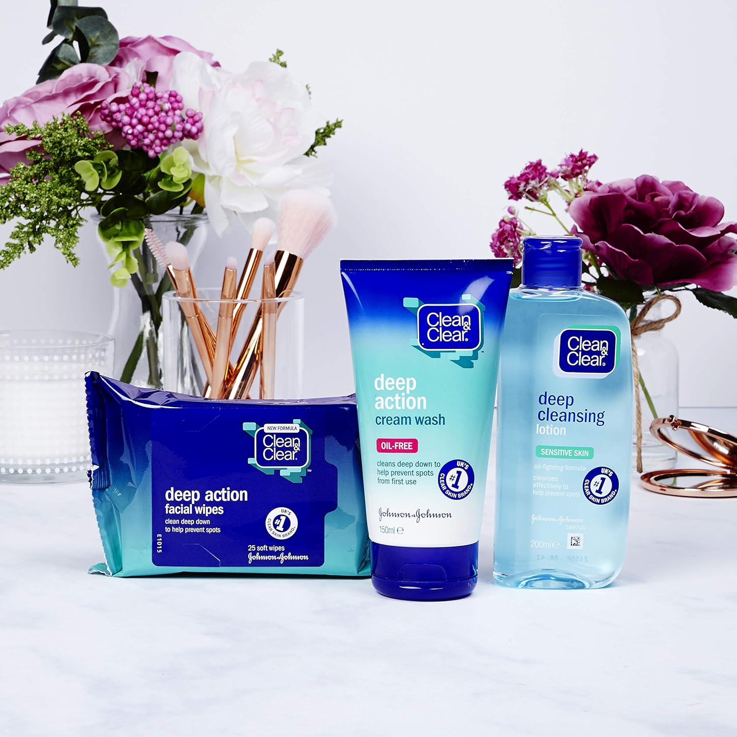clean & clear deep cleansing lotion for sensitive skin 200ml