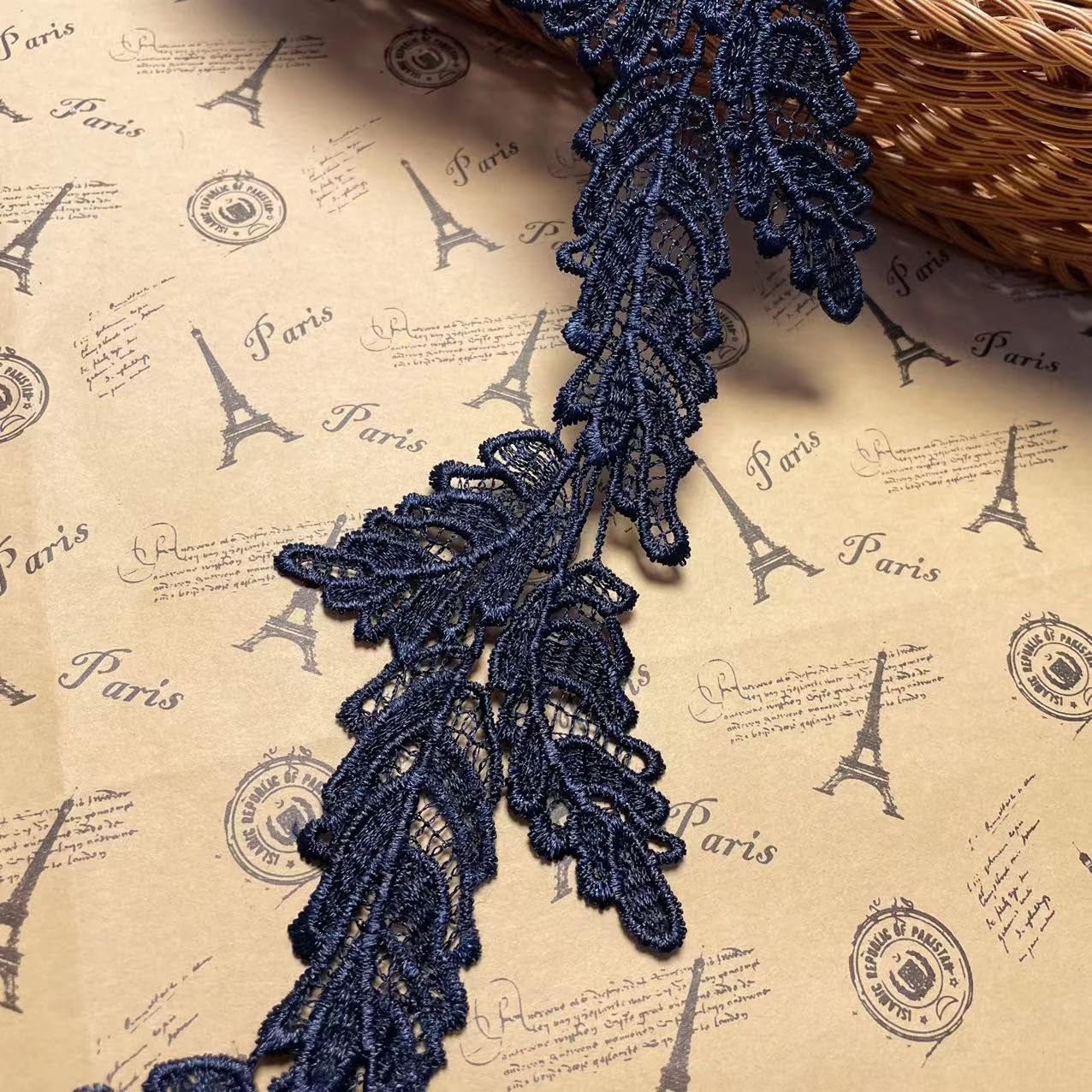 2 Yards Leaf Shape Lace Edge Trim Ribbon 9.5 cm Vintage Style Trimmings Fabric Embroidered Applique Sewing Craft Wedding Bridal Dress Embellishment DIY Party Decoration Clothes Embroidery (Navy Blue)