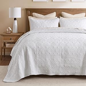 Madison Park Quebec Wende, Damast-Design, doppelseitige Steppung Ganzjahreszeitiges, leichtes Tagesdecken-Bettwäsche-Set, passende Kissenbezüge, Mikrofaser, Weiss/opulenter Garten, King(120"x118"), 3