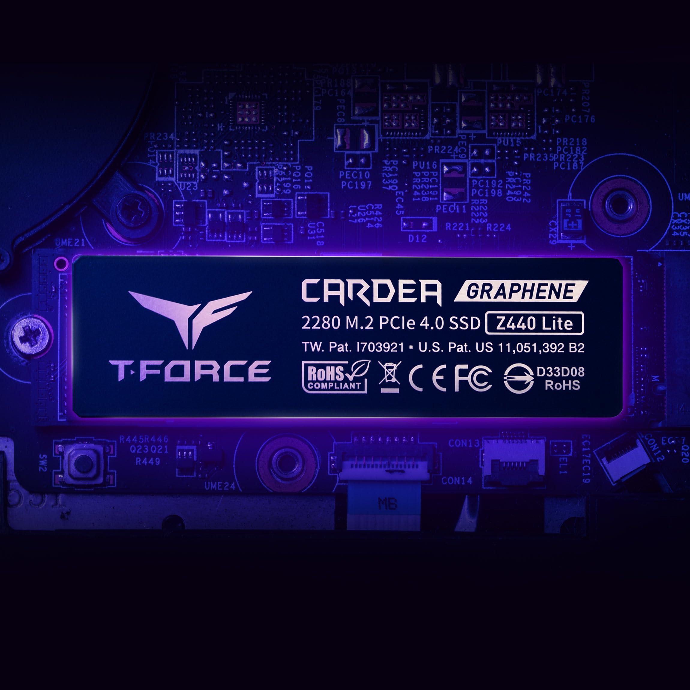 TEAMGROUP T-Force Z440 Lite 1TB TLC NAND NVMe Phison PS5021-E21T PCIe 4.0 Gen4x4 M.2 2280 Gaming SSD with Graphene Heat Spreader Works with PS5 Read/Write 5000/4200 MB/s TM8FFT001T0C129