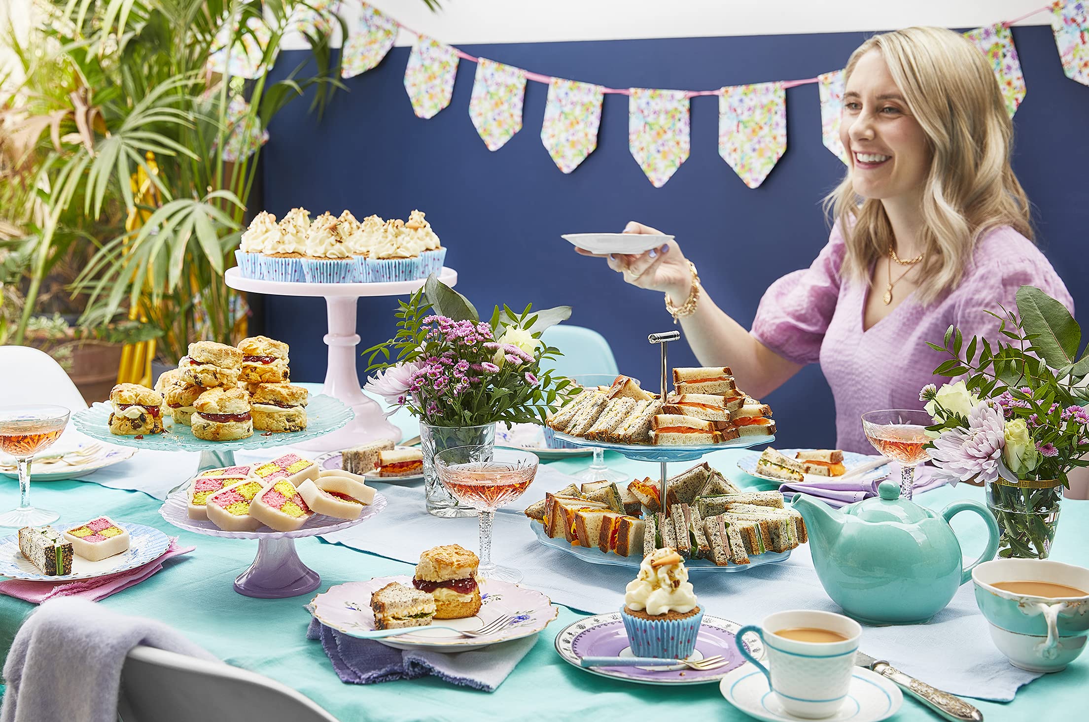 How to Bake Anything Gluten Free: Over 100 Recipes for Everything from Cakes to Cookies, Doughnuts to Desserts, Bread to Festive Bakes