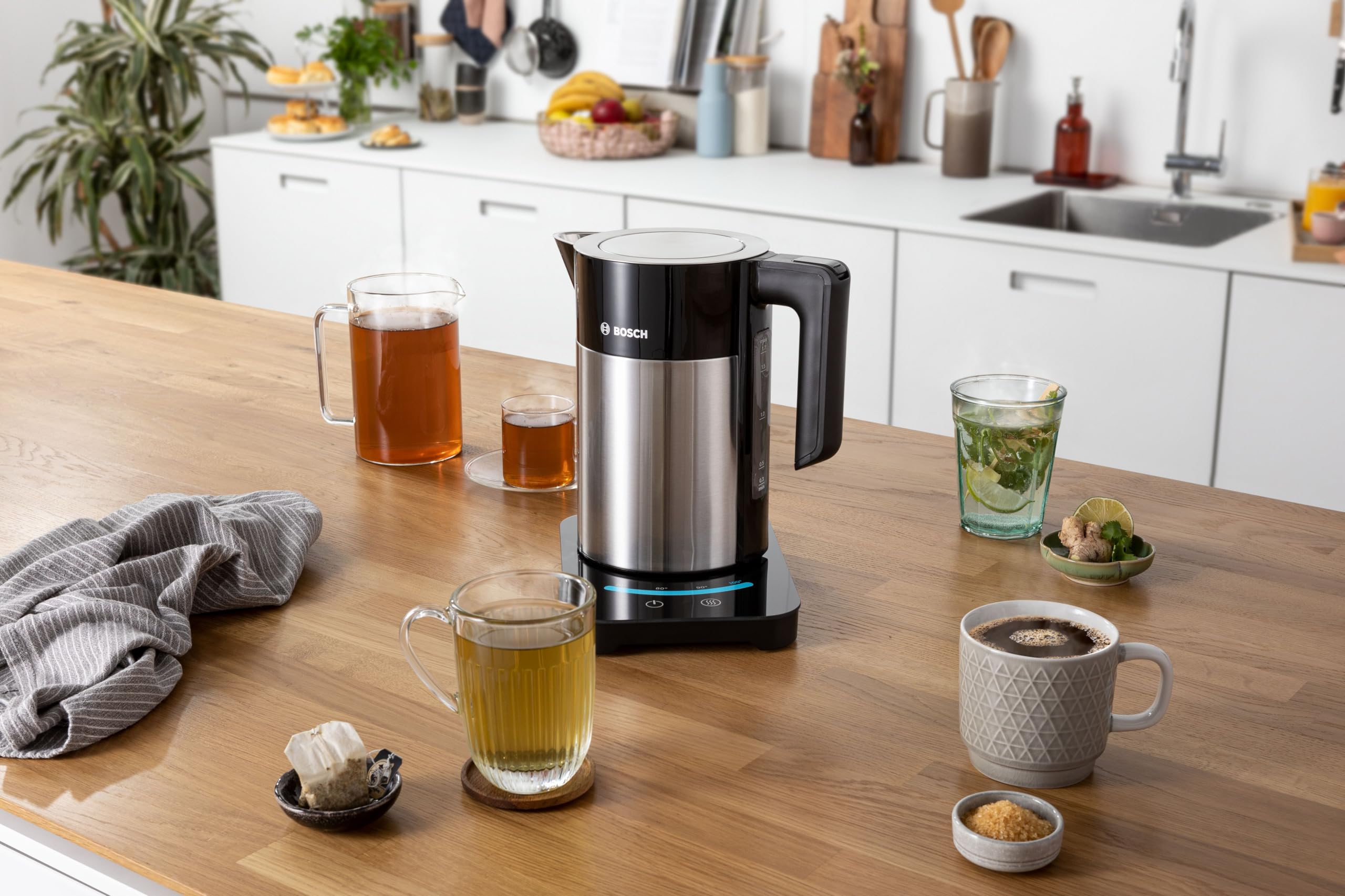 Bosch kabelloser Wasserkocher TWK7203, Abschaltautomatik, Überhitzungsschutz, 7 Temperatureinstellungen, Warmhaltefunktion, 1,7 L, 2200 W, schwarz 2