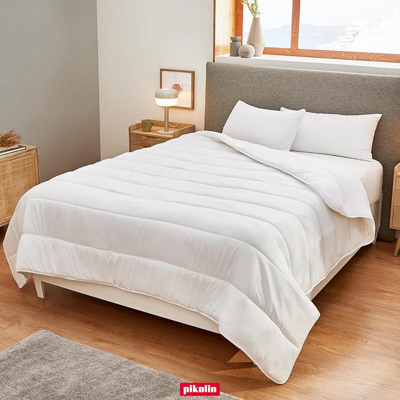 Bettdecke 240 x 220 cm. Dicke Winter-Steppdecke mit 400g Aloe Vera Faserfüllung, Hautfreundlich und Atmungsaktiv, Für Sensible Haut, Extra Warm, Hypoallergen