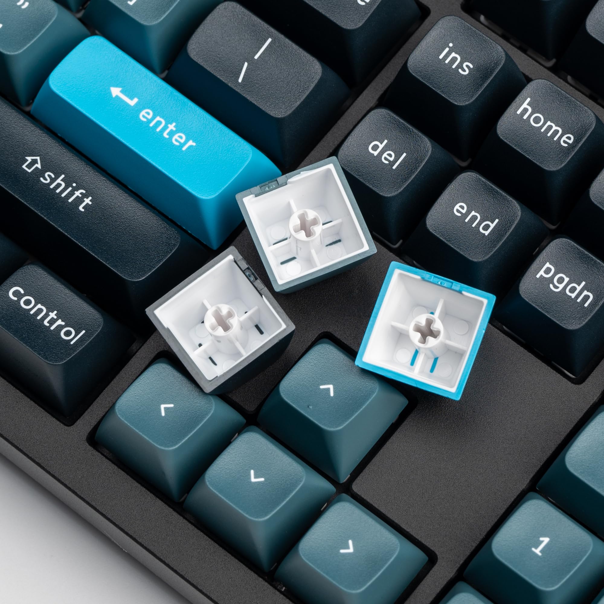 Keychron Q6 Pro Full Metal QMK/VIA Custom Wireless Bluetooth/USB-C Mechanical Keyboard, Full Size 108-Key Programmable Knob RGB Backlit Hot-Swappable K Pro Banana Switch for Mac Windows Linux-Black