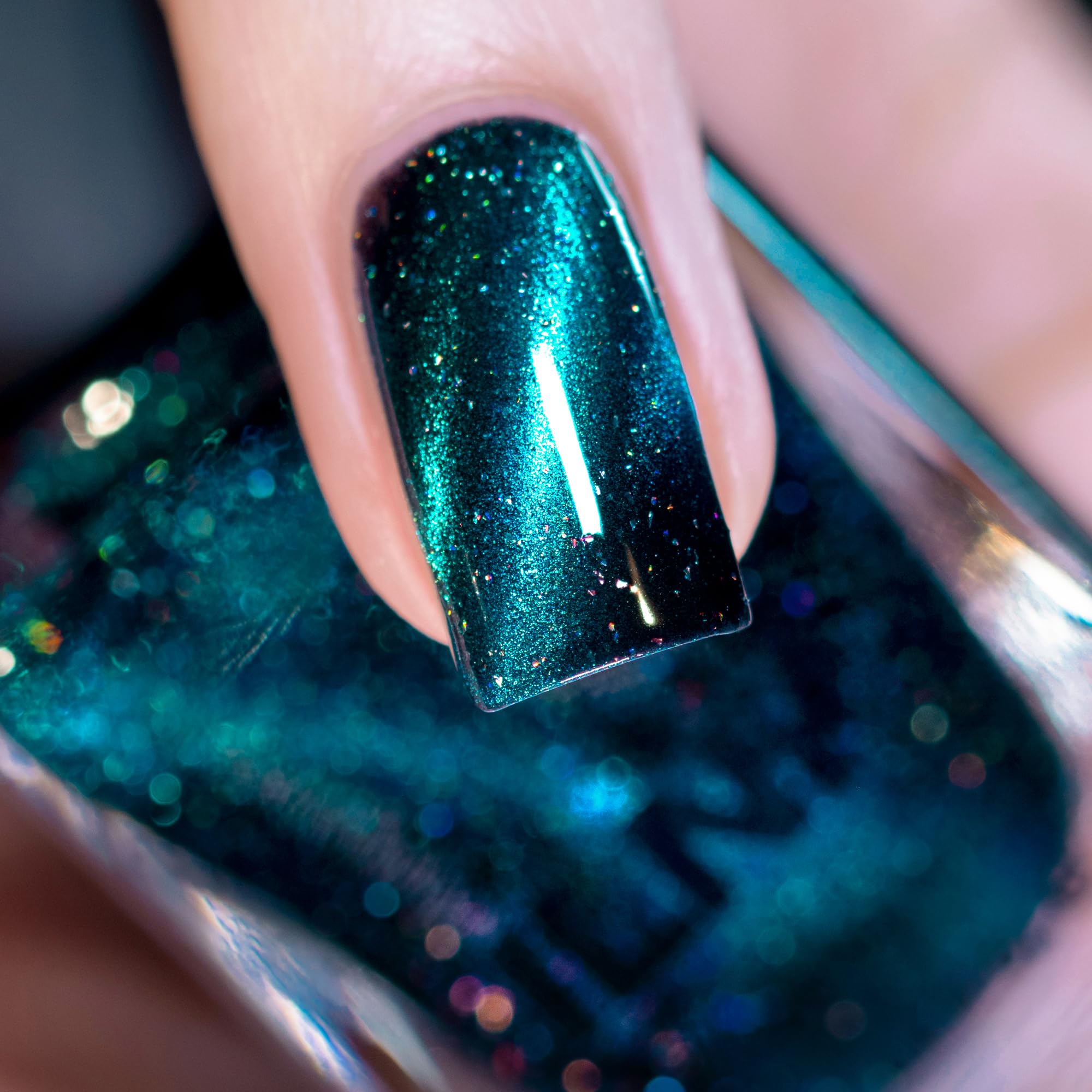 ILNP VIP - Black-Based Teal Magnetic Holographic Nail Polish - Image 2