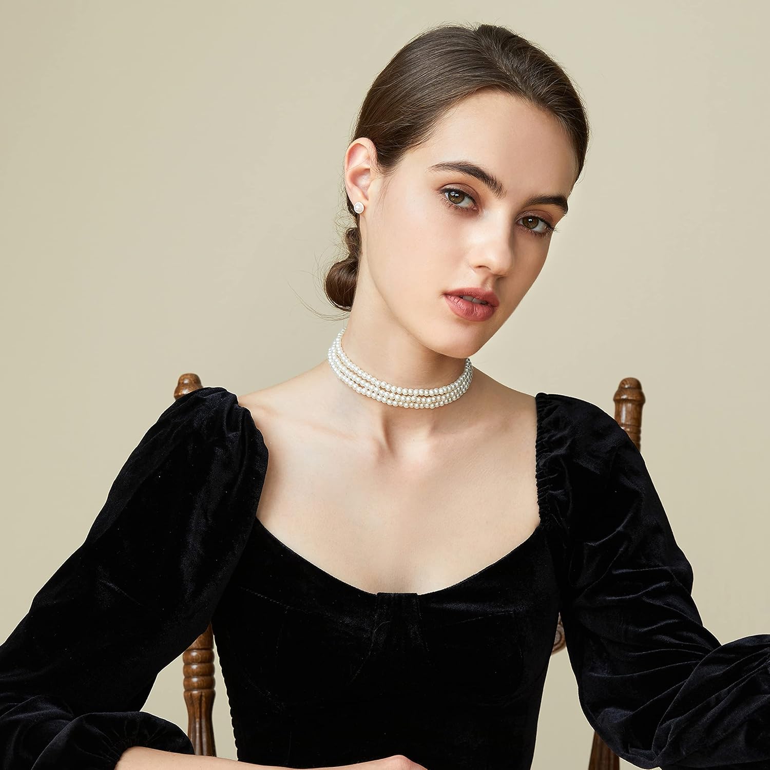 BABEYOND Round Imitation Pearl Choker Necklace Multi Strands Choker 20s Flapper Necklace Accessories for Party (3-layer): Clothing