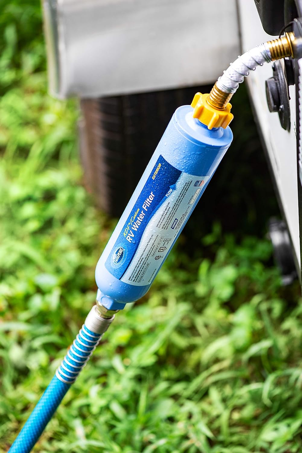 Camco 40043 TastePure RV/Marine Water Filter with Flexible Hose Protector | Protects Against Bacteria | Reduces Bad Taste, Odors, Chlorine and Sediment in Drinking Water: Automotive