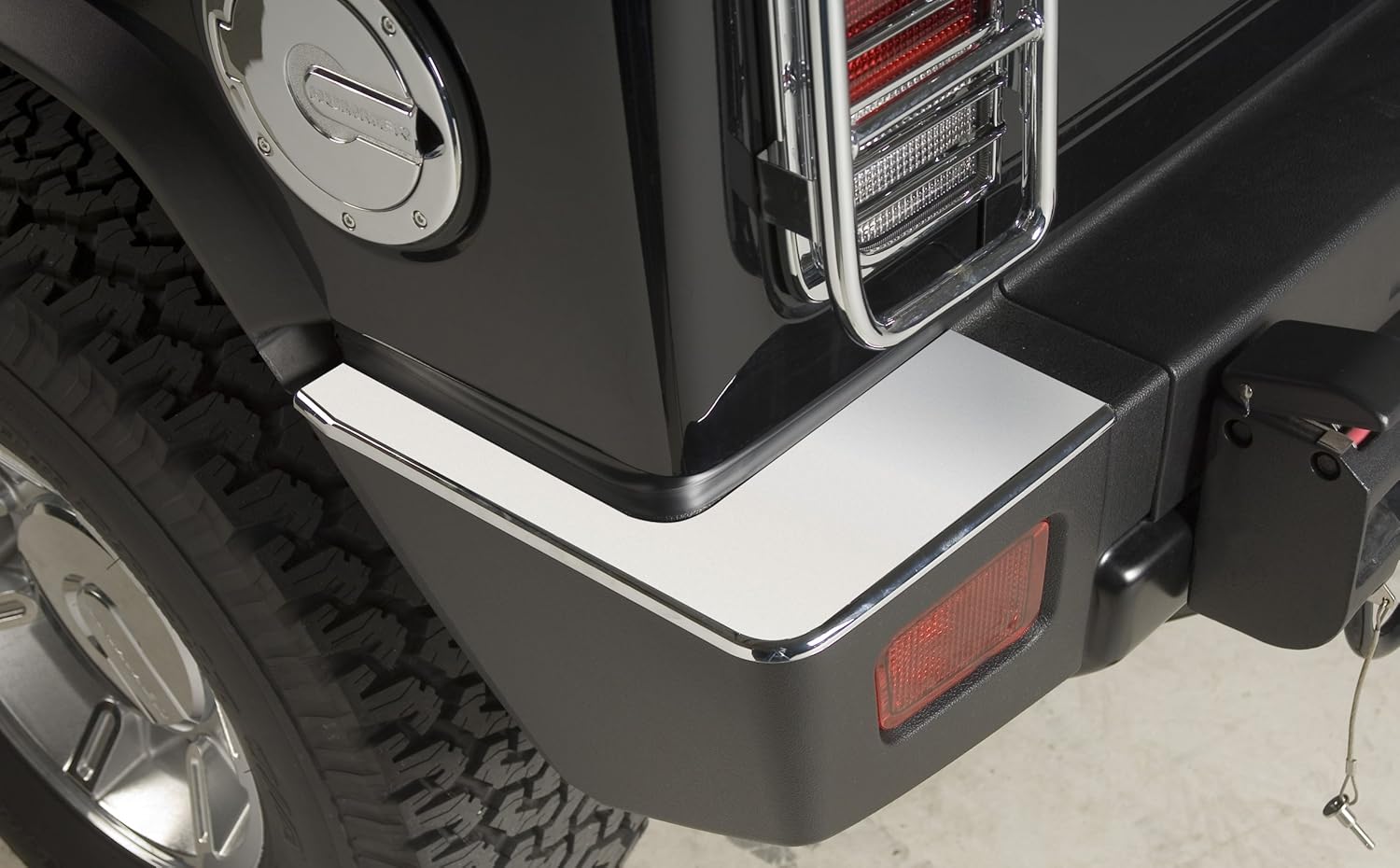 Хаммер накладки. Hummer h2 капот. Защита задних фонарей хаммер н2. Накладки hammer h2. Фонарь заднего хода хаммер н3.