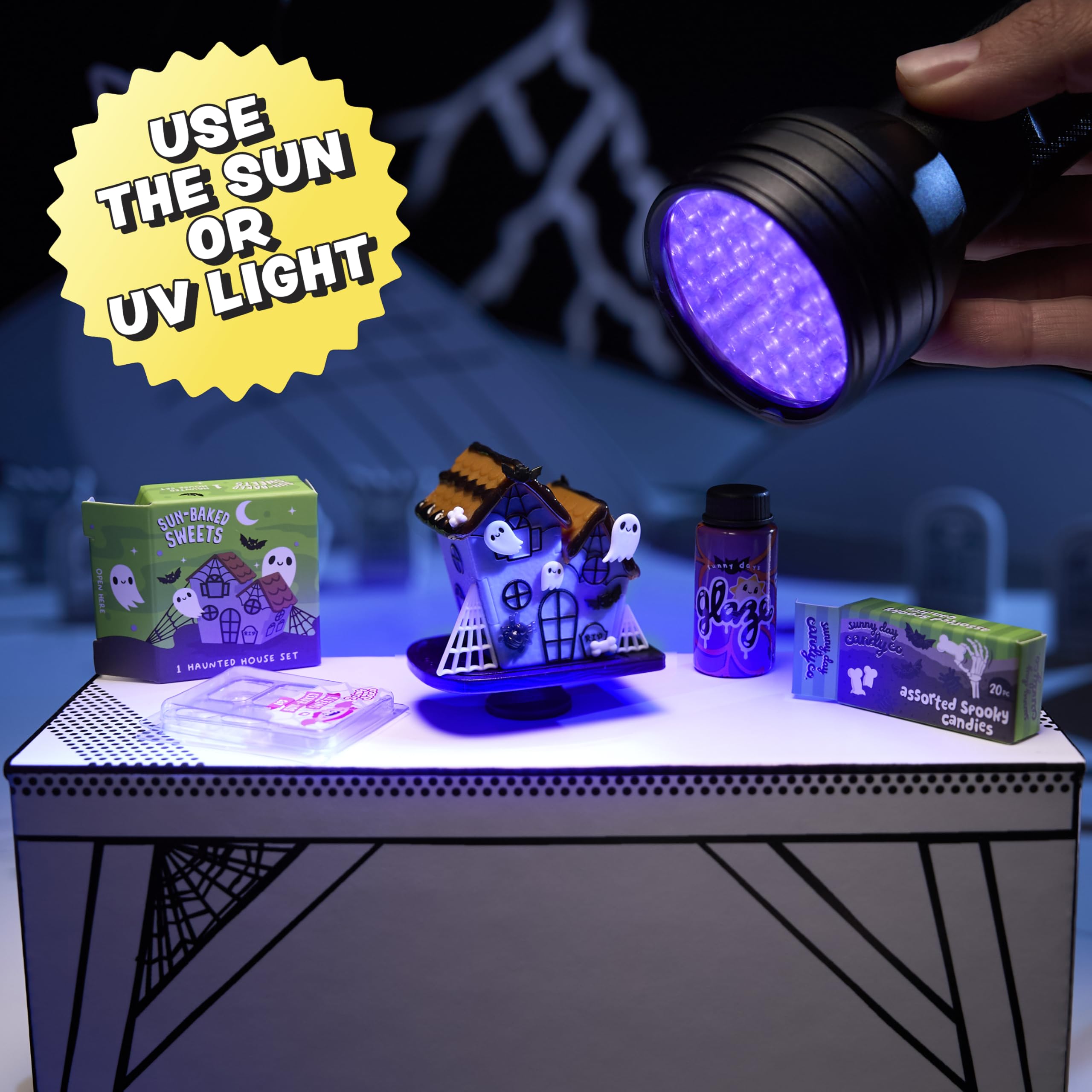 MGA's Miniverse Make It Mini Halloween (3 Pack), Beetlejuice, Mini Collectibles, Mystery Blind Packaging, Spooky, Halloween, Seasonal, DIY, Crafts, Resin Play, Replica Food, NOT EDIBLE, Collectors, 8+