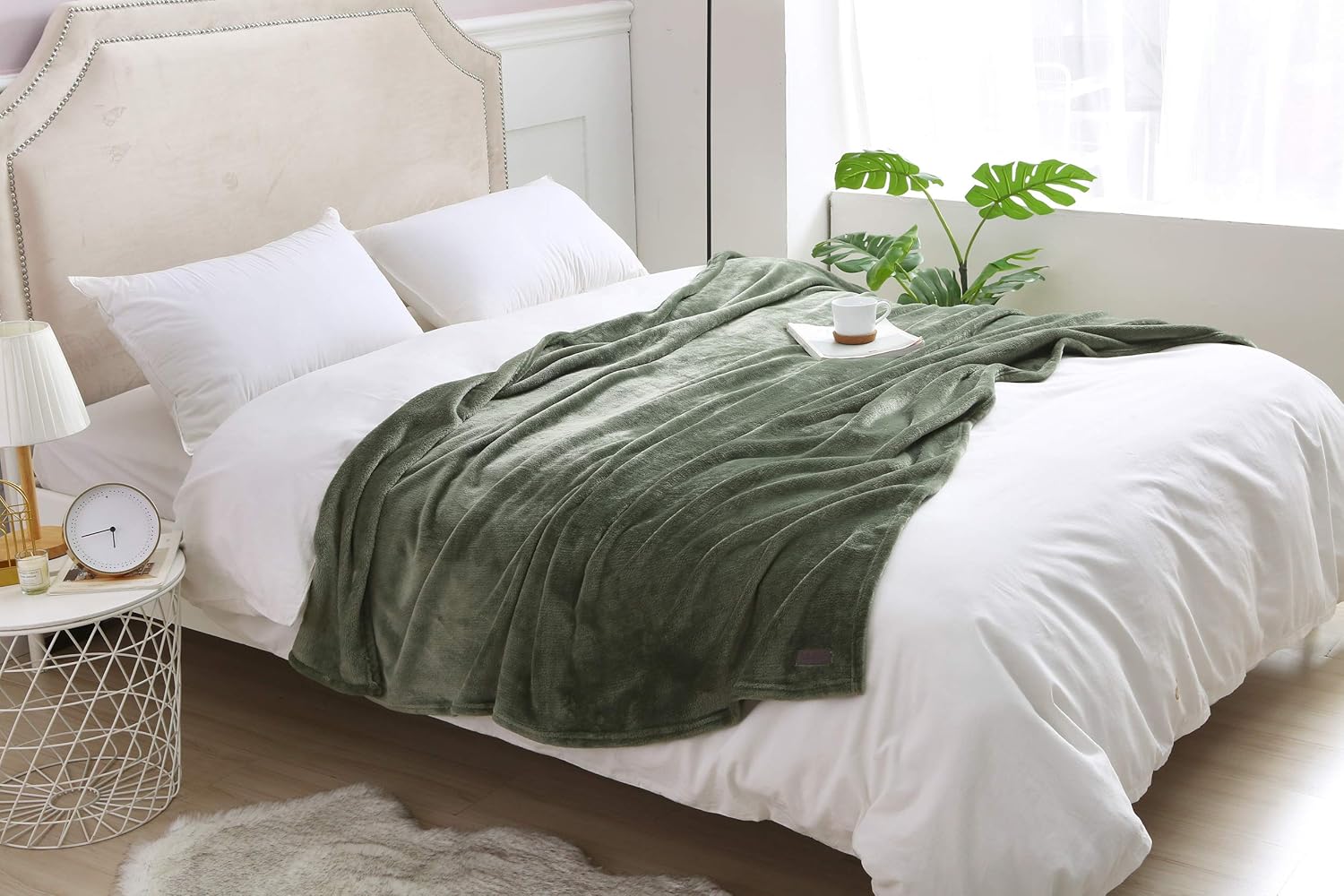 BEAUTEX Fleece Throw Blanket for Couch Sofa or Bed Throw Size, Soft Fuzzy Plush Blanket, Luxury Flannel Lap Blanket, Super Cozy and Comfy for All Seasons (Olive Green, 50" x 60"): Kitchen & Dining