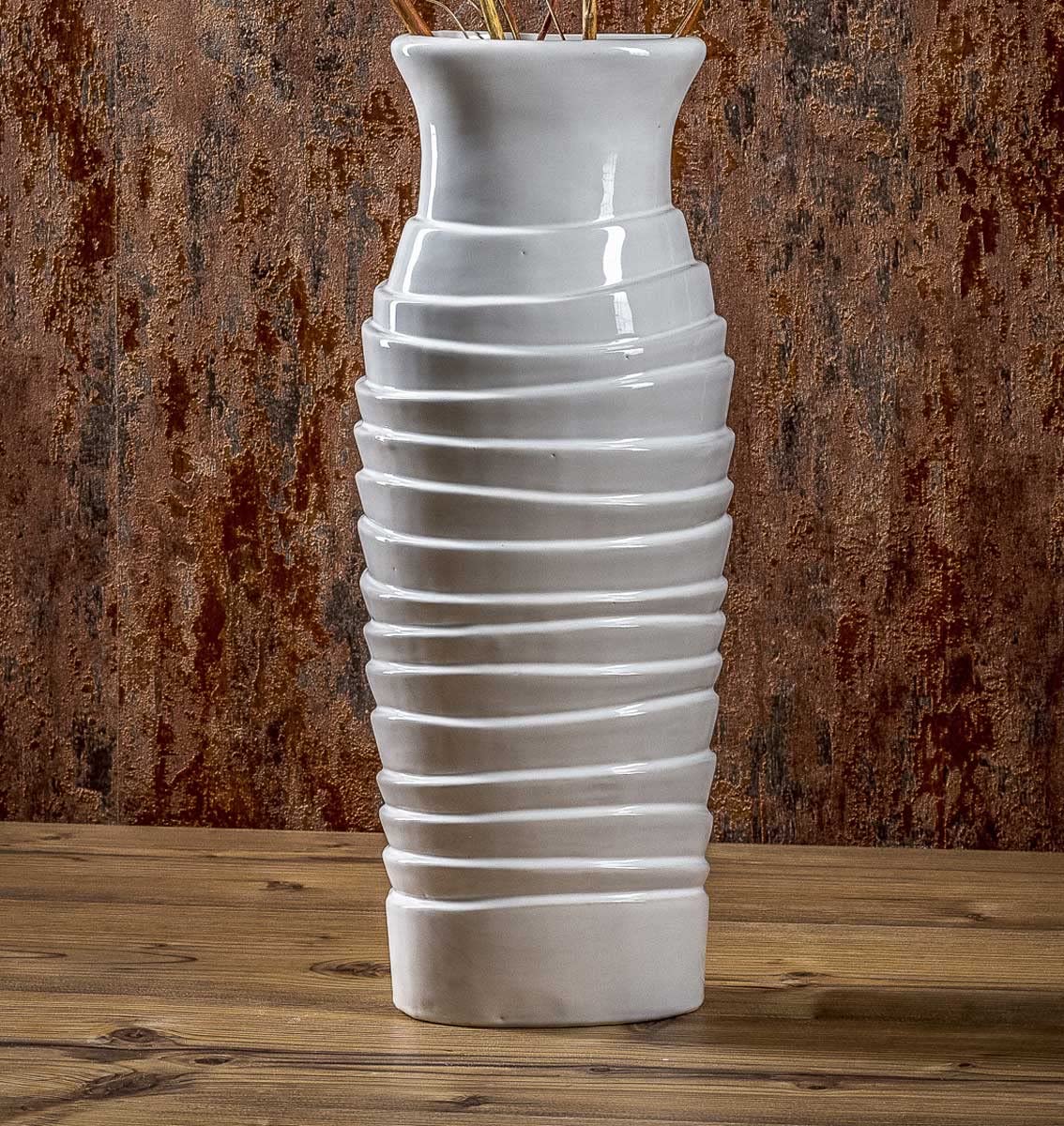 Decorative floor vase for dry arrangements