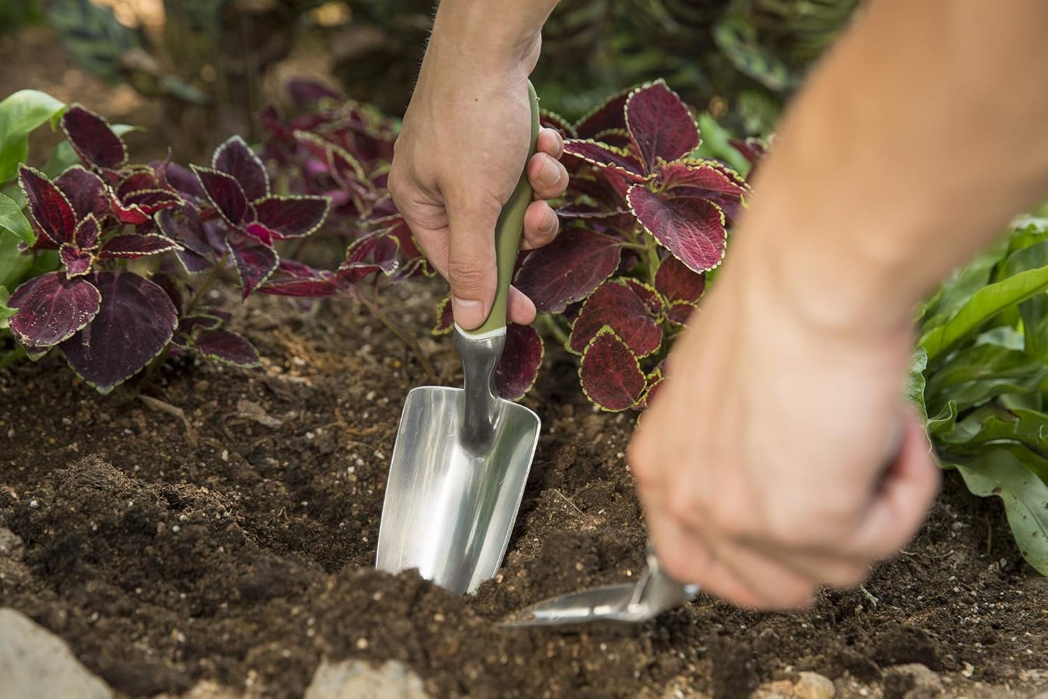 Bend-Proof Garden Hand Small Trowel 11.8" L x 3" W Aluminum Rust Resistant Lightweight Ergonomic Soft TPR & PP Handle Garden Gift Little Shovel for Planting, Transplanting, Weeding, Digging #2043 : Garden & Outdoor
